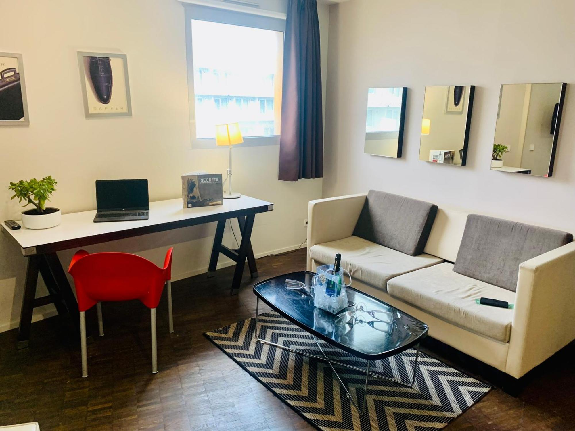 Standing Hotel Suites By Actisource Roissy-en-France Esterno foto