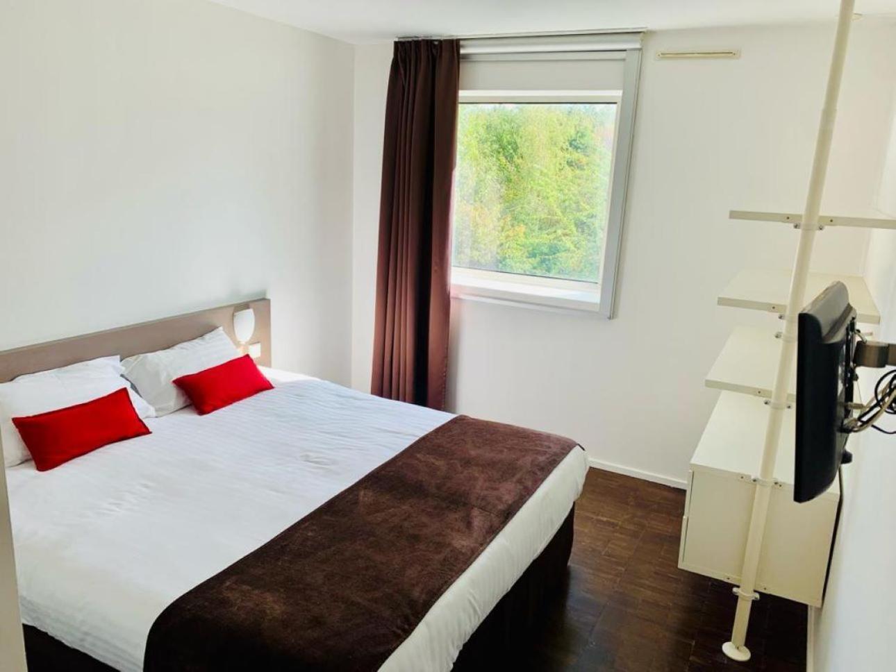 Standing Hotel Suites By Actisource Roissy-en-France Esterno foto