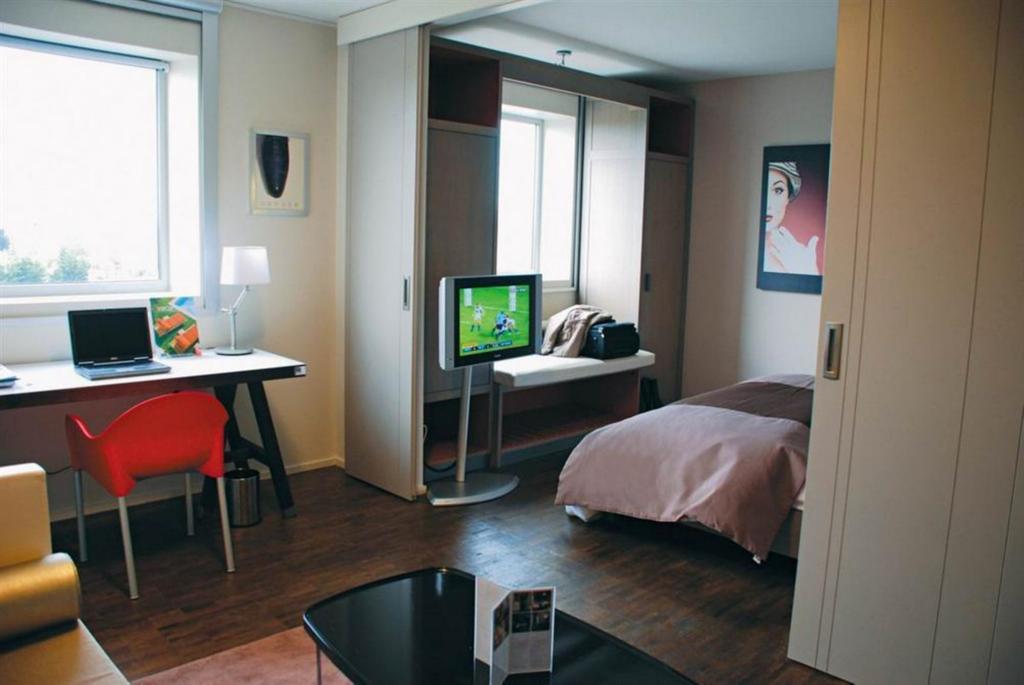 Standing Hotel Suites By Actisource Roissy-en-France Esterno foto